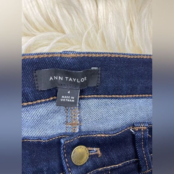 Ann Taylor “The Taper” dark washed denim jeans sz 4 - Picture 2 of 7